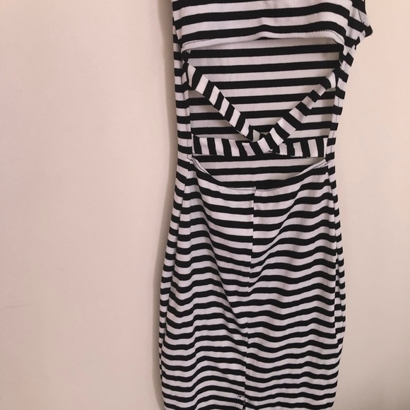 NWT bodycon tight striped dress with fun back! - Picture 3 of 3